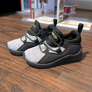 Bcg no lace tennis shoes 5c